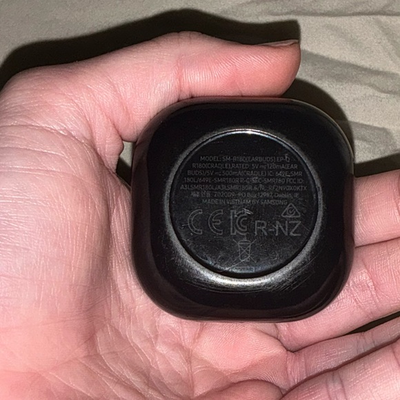 Samsung Galaxy Pro Wireless Headphones (ONE EAR BUD) - Picture 3 of 5